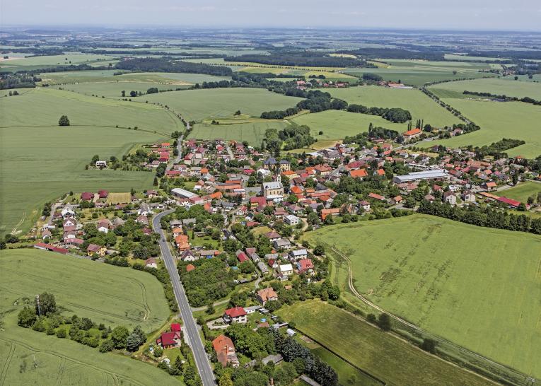 Letecký pohled na&nbsp;obec